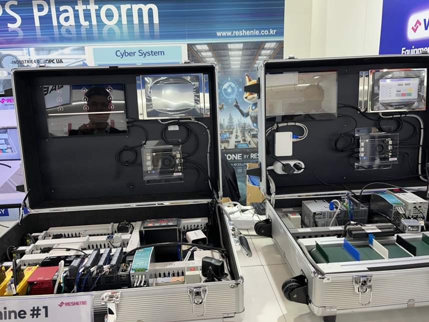 전시회참관기사진